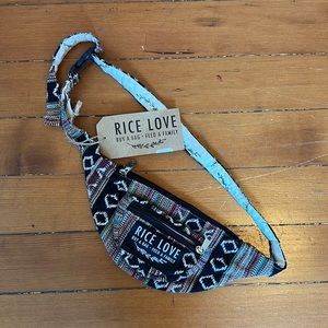 Patterned fanny pack with three pockets. New with tags, excellent condition!